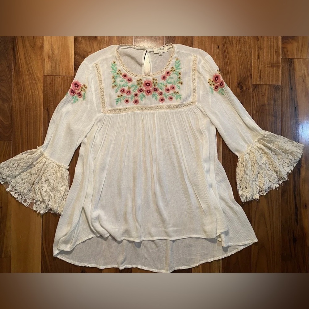 Umgee Tunic Blouse Embroidered Bohemian W/ Lace Bell Sleeve Keyhole Close Size M